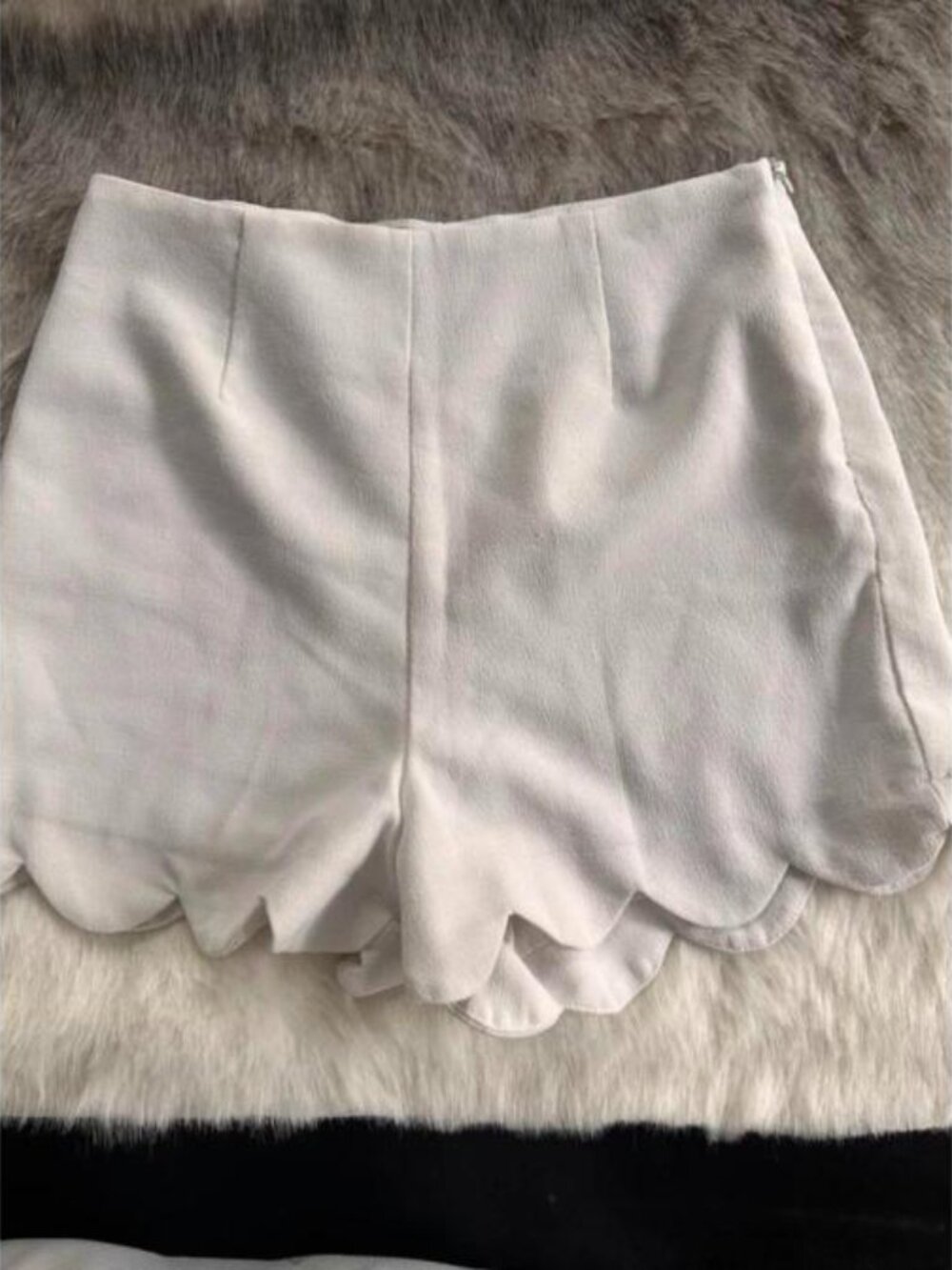 Monteau White Scalloped Hem High Waisted Dressy Shorts S